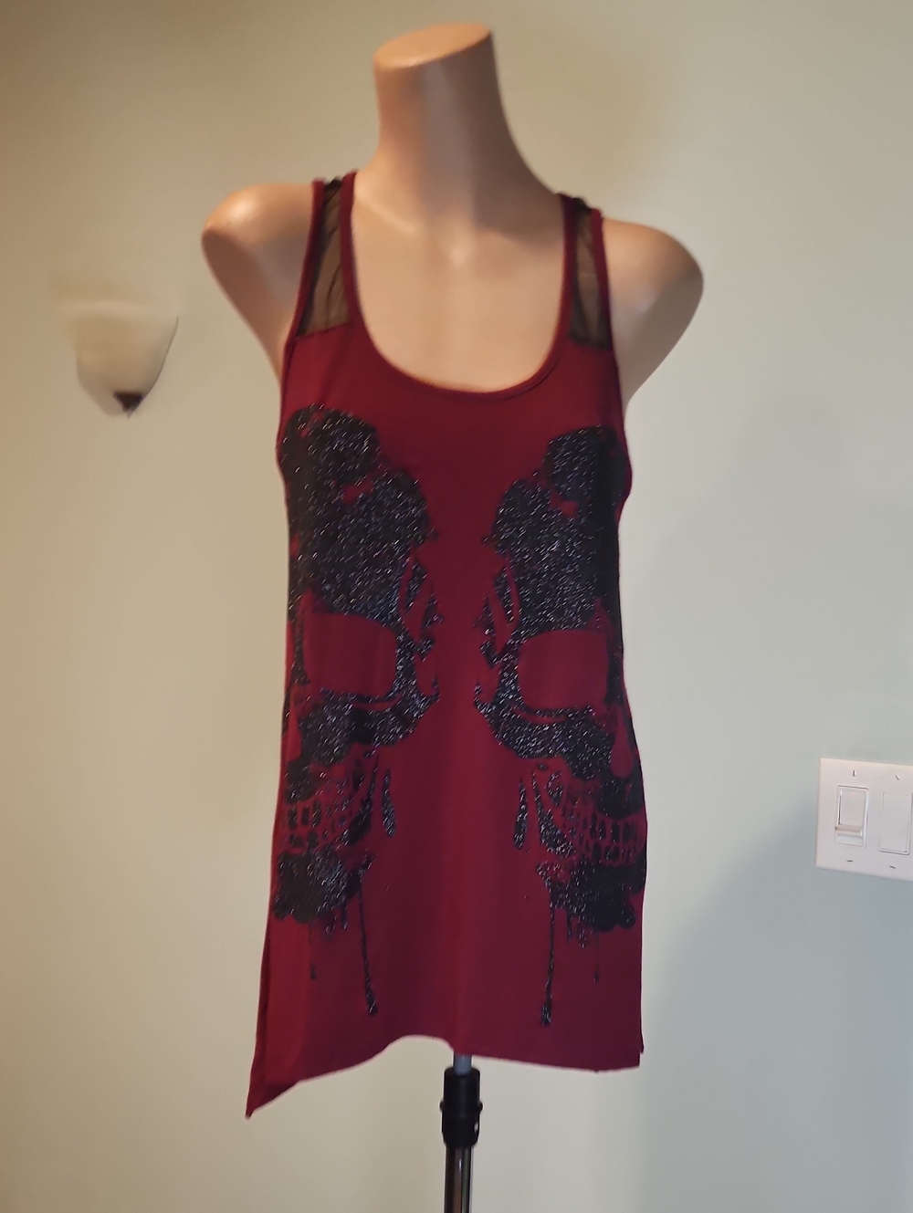 NWT Hot Topic Burgundy Glitter Skull Tank Top Shirt Sz Medium MD